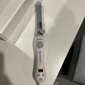 Beachwaver S1 gray and white curling iron